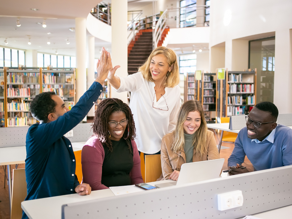 Teacher using AI tools in the classroom to personalize education